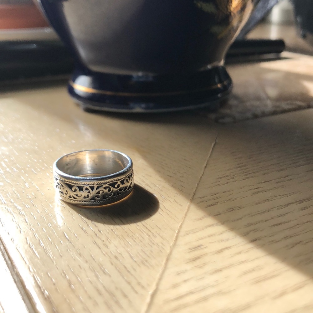 Ss Ring With Scrolling Design. Gorgeous - image 2
